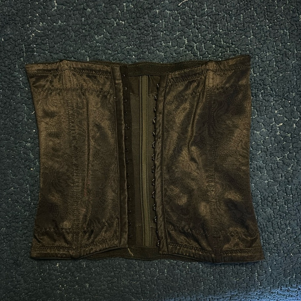 Flexees 686 Firm Control Waist Cincher (size S)